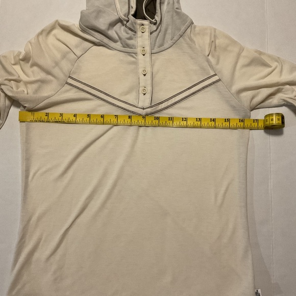 The North Face Women’s Henley Pullover Hoodie Ivory - Picture 4 of 12